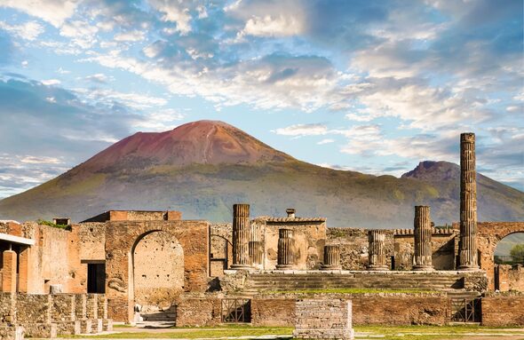 1d806a7b3b0f3a2c22150a991a3352bf-Naples to Pompeii tour.jpeg